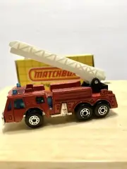 1982 Matchbox Red Fire Engine w/White Extension Ladder #18 Macau Yellow Box