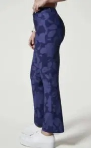Spanx Sunshine Kick Flare Pant Size Medium Petite Floret Navy High Rise 31-33