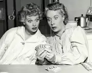LUCILLE BALL & VIVIAN VANCE - 8X10 PUBLICITY PHOTO (DA-000)