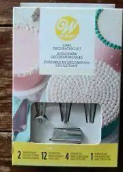NEW Wilton Cake decorating set bags tips couplers beginners cake frosting set