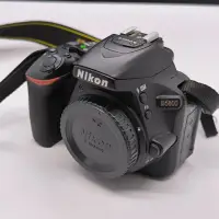 在飛比找蝦皮購物優惠-極新 Nikon D5600 低快門數 單機身 單眼 相機（