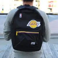 在飛比找Yahoo!奇摩拍賣優惠-Herschel x NBA 聯名湖人 Settlement