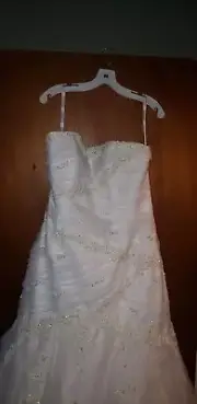Never worn and never altered Alfred Angelo wedding dress, size 16.