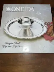 Vintage 90’s Oneida Silverplate Georgian Scroll Chip And Dip Server. MSRP $75.