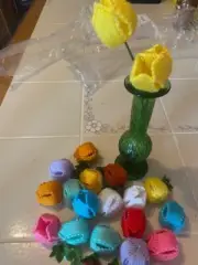 Lot plastic canvas tulips 21 pieces