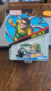 Hot Wheels Character Cars MARVEL DOC OCK FRT83