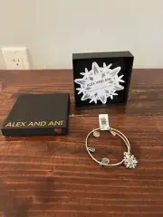 New Alex Ani 2017 Limited Edition Snowflake Bangle Charm Bracelet Silver Jewelry