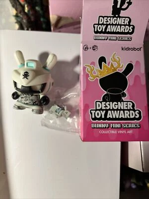 Kidrobot Dunny Designer Toy Awards DTA Quiccs Baby TEQ63 Grey
