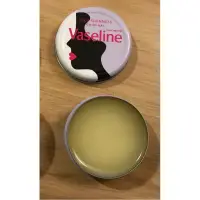 在飛比找蝦皮購物優惠-英國限量版 Vaseline 護唇膏 Lulu Guinne