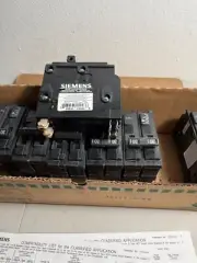 Box of 8 Siemens D230 30A 120/240V 2-Pole Type QD Low Voltage Circuit Breaker