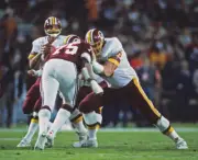 Offensive lineman Joe Jacoby Washington Redskins blocks defensive - Old Photo