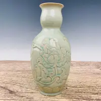 在飛比找Yahoo!奇摩拍賣優惠-古瓷器 古董瓷器 越窯青瓷花卉紋花瓶高24公分直徑11公分編