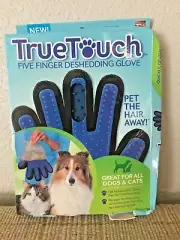 True Touch deShedding Glove for Gentle and Efficient Pet Grooming Tuo11124