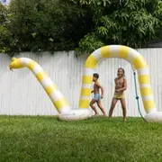 [Sunnylife] Snake Giant Sprinkler Into the Wild Yellow