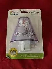 NEW KIDS NIGHT LIGHT PURLE BUTTERFLIES & HEART DESIGN AUTO ON/ OFF LIGHT SENSOR