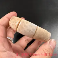 在飛比找Yahoo!奇摩拍賣優惠-天然 珊瑚玉 手排 菊花石 手排 手鏈 鐲型手排 現貨 實拍