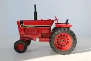 International 966 ERTL Farm Tractor 1/16