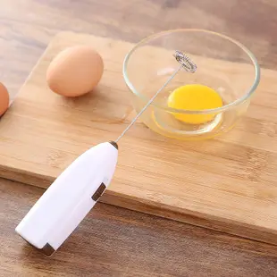 無線電動攪拌器 按壓式迷你打蛋器 不鏽鋼打蛋機 起泡機 電動攪拌棒 蛋液攪拌 打奶泡 攪拌棒 電動打泡器【DA012】