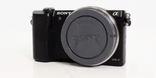 台灣公司貨 Sony A5000 單機身 自拍 微單眼相機 E接環 無反光鏡 2010萬畫素 內建WiFi