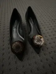 Womens Charles & Keith Kitten Heel. Size