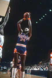 Garfield Heard Phoenix Suns shoots v the Washington Bullets at an - Old Photo 3