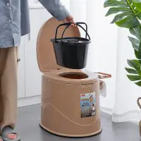 在飛比找Yahoo!奇摩拍賣優惠-移動馬桶便攜式坐便器臥室坐月子床邊尿桶家用老人廁所坐便椅