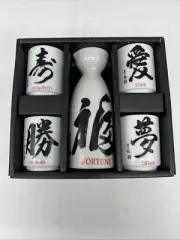 Ichigo Sake Set Sake Bottle 160cc Guinomi 45 x 55mm Gift Souvenir JAPAN NEW