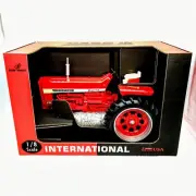 1/8 International 856 Tractor With Narrow Front, Farm Progress Show Ertl Signed