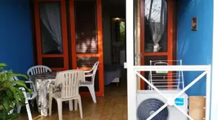 Studio avec terrasse amenagee et wifi a Sainte Anne a 2 km de la plage