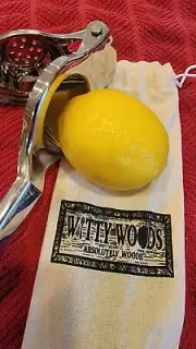 Fundraiser - Kitchen & Bar Lemon Orange Lime Squeezer Juicer Hand Press Tool！