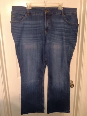 Lee Women's Plus Size Mid Rise Regular Fit Bootcut Jeans Size 22W Medium