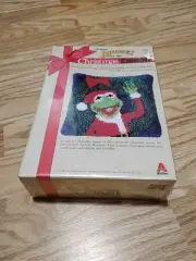 Vintage Christmas From Caron Latch Hook Pillow Kit K3184 Kermit The Frog 1980