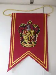 Wizarding World of Harry Potter Crest/Banner Universal Studios