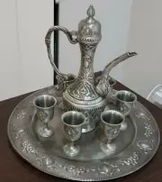 METAL TEAPOT WITH TRAY & 6 SERVING CUPS, HANDCRAFTED DESIGN, BRAND NEW