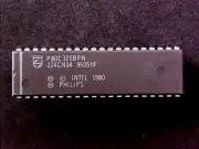 P80C32EBPN - Philips CMOS Single Chip 8-bit Microcontroller 80C32 (DIP-40)