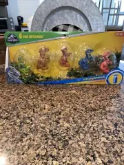 Fisher-Price Imaginext Jurassic World Dinosaur Hatchlings Gift Set, 6 Pack.