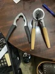 2-Nut Cracker Heavy Duty Pecan Walnut Opener with Non-slip Handle for Almond