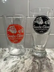 Santa Clause Brewing Co. Set of 2 Different 16 oz Beer Glasses, New, Pristine