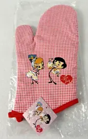 I Love Lucy Oven Mitt with Dancing Lucy & Ricky on Red & White Checkered Fabric