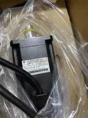 1PCS Yaskawa Servo Motor SGMAH-04A1A-HL11 NEW