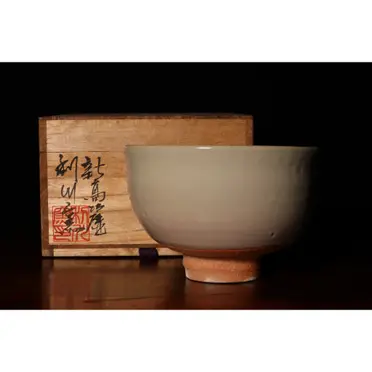 高麗青瓷、茶碗。　　無傷、箱。 高麗青瓷、茶碗。 無傷、箱。