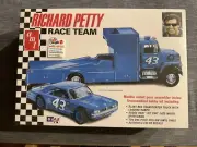 AMT T569 Richard Petty Racing Team kit (Sealed Box)