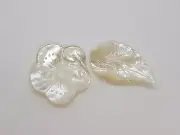The Jewels By The Seas Caviar set of 2 Chopsticks holder in Mother of Pearl