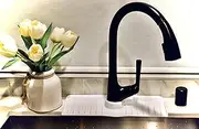 Kitchen Sink Splash Guard Faucet mat - Adjustable New and Improved, Adjustable Sealing Buckle, Faucet Sink Splash Guard, Kitchen Silicone Faucet Handle Drip Catcher, Sink Water Splash Catcher(White)