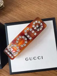 在飛比找Yahoo!奇摩拍賣優惠-Gucci 古馳玳瑁水鉆發夾 成色如圖 沒有掉鉆 夾劉海和夾