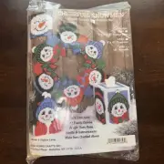 Cheerful Snowmen Plastic Canvas Needlepoint Wreath Kit Design Works Crafts #1856