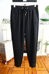 在飛比找Yahoo!奇摩拍賣優惠-熱銷新款 Fendi 芬迪 春夏新款男士休閑褲 簡約舒適經典