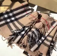 在飛比找Yahoo!奇摩拍賣優惠-Burberry 3929522 Giant Check S