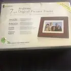 Digital Picture Wood Frame 7-inch Holds 1000 Pictures GiiNii GN-705W