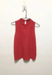 在飛比找Yahoo!奇摩拍賣優惠-MANGO紅色氣質無袖上衣size:M